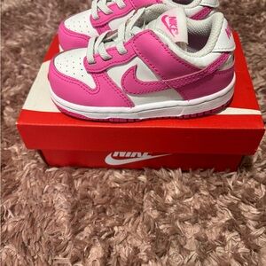 Nike Dunks Kids Sneakers in Pink and White